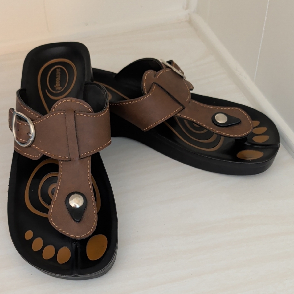 Aerosoft Brown Vegan Sandals